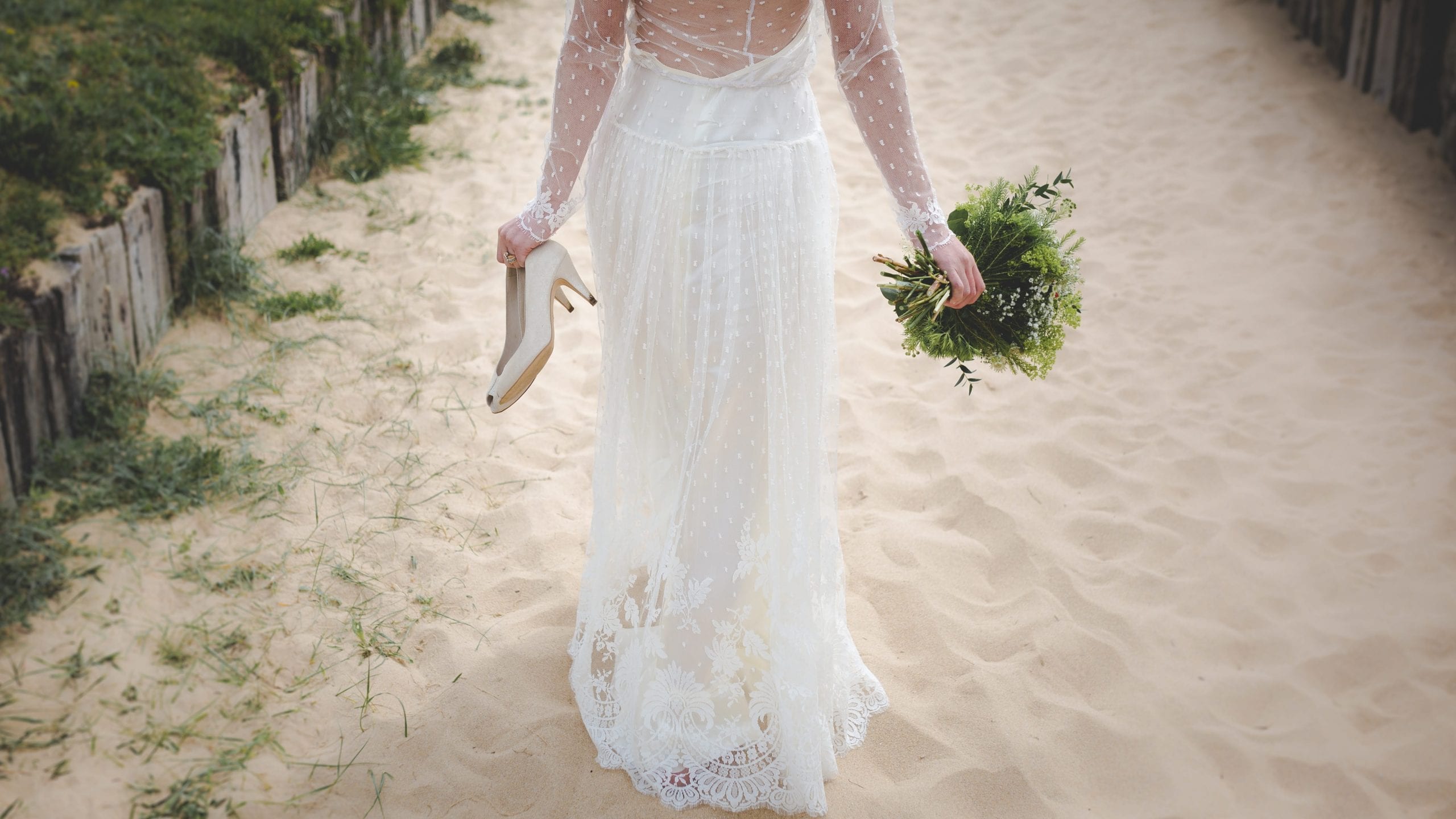 Martha's Vineyard Beach-Themed Weddings